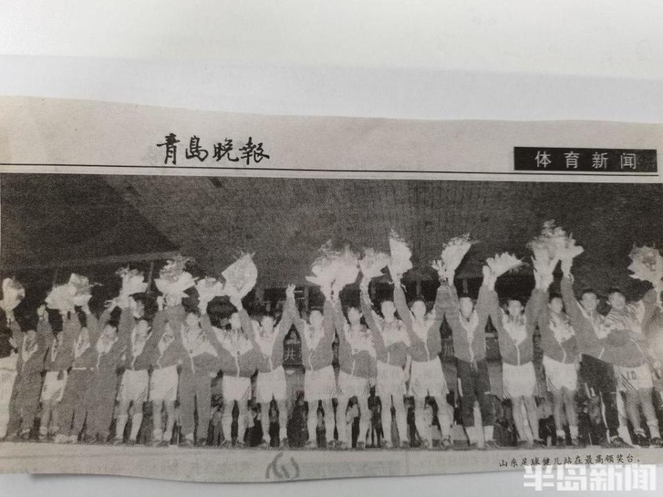 乔伦随国青, 年到新加坡